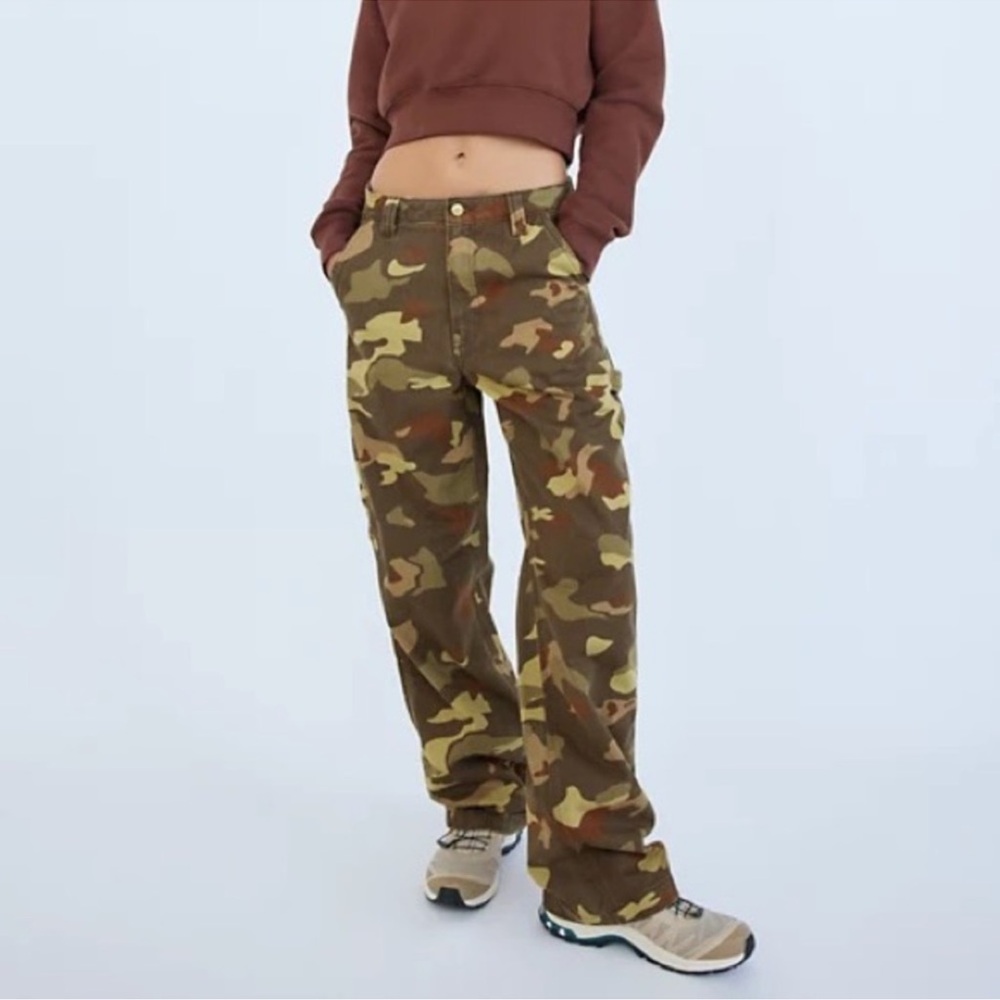 Aritzia TNA Camouflage cargo Pants
